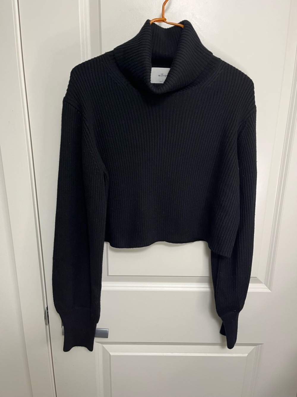 Wilfred Aritzia Women's Black 100% Merino Wool Cropped Sweater in size S